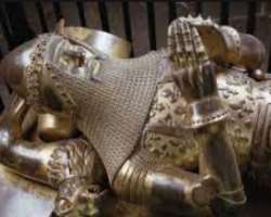 The church is home to numerous intertwined blind arches and stained glass windows. It is also popular for the tomb of the Black Prince and the Shrine 